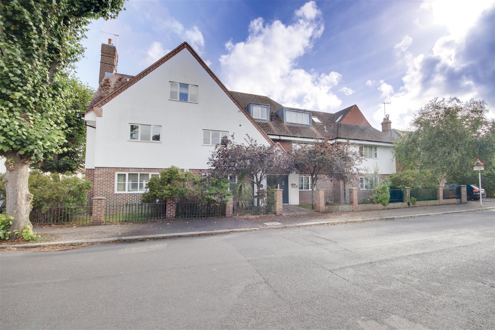 Flat | Charter Court, Wigmore Road, BN14 | For Sale